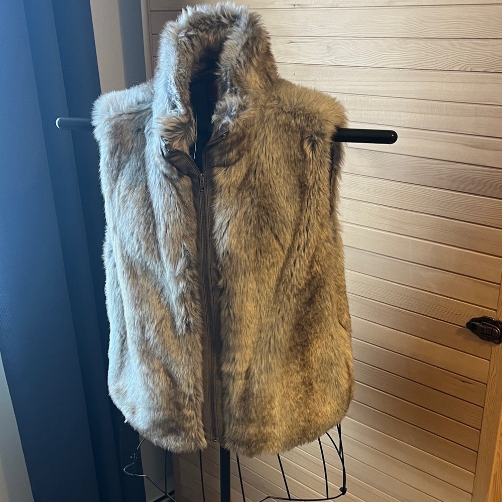 Elle Plush Faux Fur Vest - Tan
